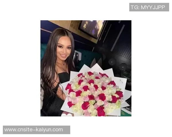 阿拉木图凯拉特门将母亲因年轻外貌走红球迷误以为是姐弟关系