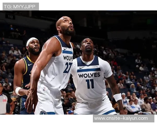 兰德尔表现平平全场10投仅4中贡献16分5篮板1助攻次节状态低迷未能得分