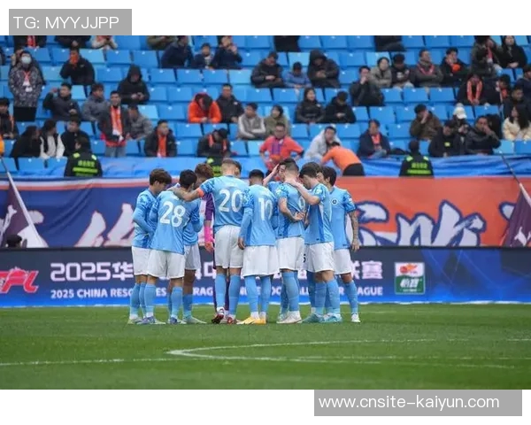 杨一鸣肘击被红牌罚下新鹏城领先后遭遇人数劣势