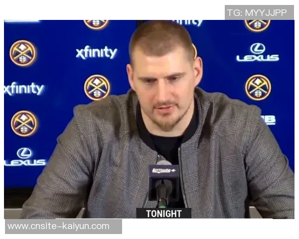 约基奇对抗训练后与裁判深入交流20分钟探讨比赛规则与判罚细节 约基奇对抗训练后与裁判深入交流20分钟探讨比赛规则与判罚细节