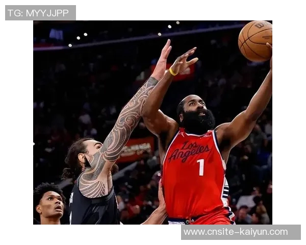 哈登火力全开半场表现惊艳独得22分助球队掌控比赛节奏