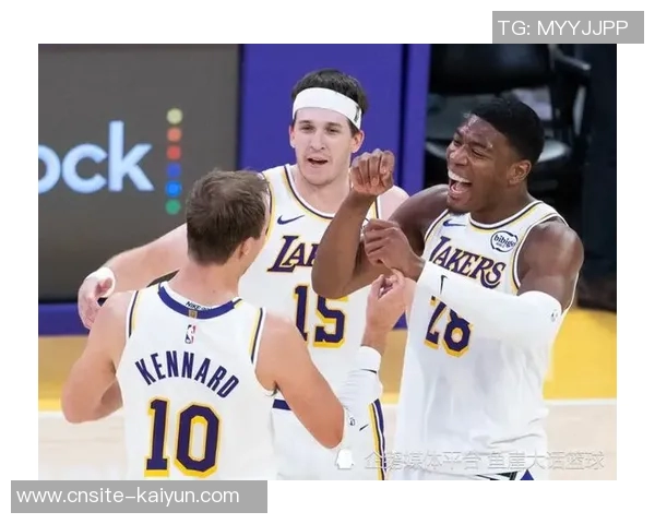 小尼克史密斯回顾湖人媒体日盛况与黄蜂时的鲜明对比